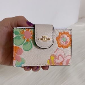 💃Coach Accordion Card Case In Chalk Multi